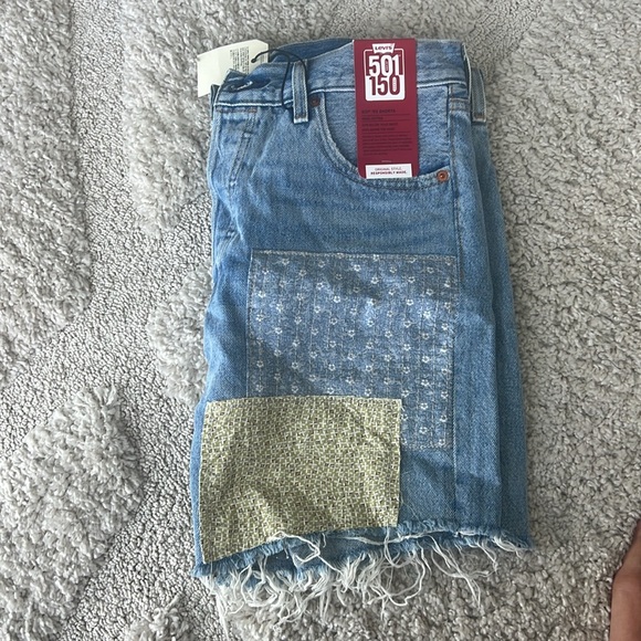 Levi’s denim shorts - Picture 3 of 4